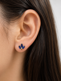 Arete de zafiro con un mini diamante en oro 14k