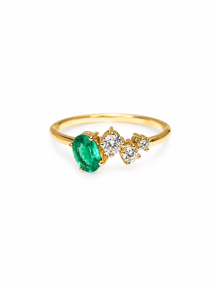 Anillo de esmeralda oval con 3 diamantes en oro 14k