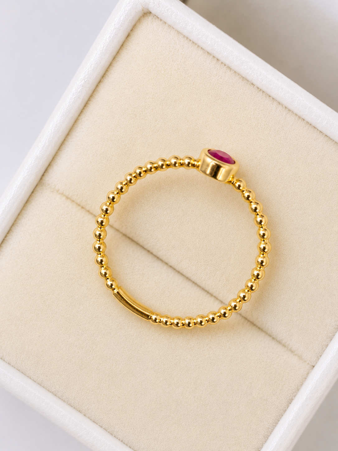 Anillo con mini rubi en oro 14k