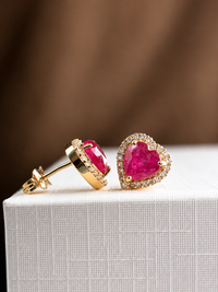 Arete de corazón Rubí con halo de diamantes en oro 14k
