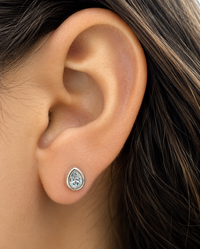 Arete de aguamarina biselado en oro blanco 14k