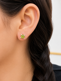 Arete de peridoto con 4 mini diamantes en oro 14k