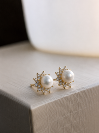 Aretes de perla con halo de diamantes en oro 14k