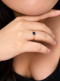 Anillo de zafiro con 2 mini diamantes en oro 14k