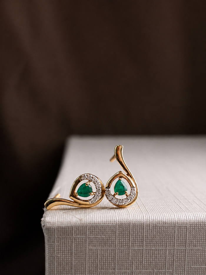 Arete de esmeralda con diamantes en oro 14k