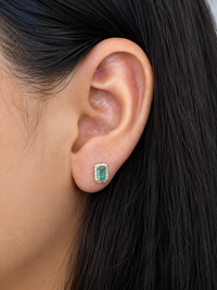 Aretes de esmeralda con halo de diamantes en oro 14k