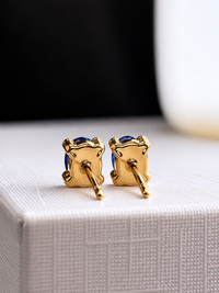 Arete oval zafiro natural en oro 10k