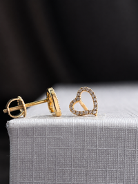 Arete corazón con diamantes naturales en oro 14k