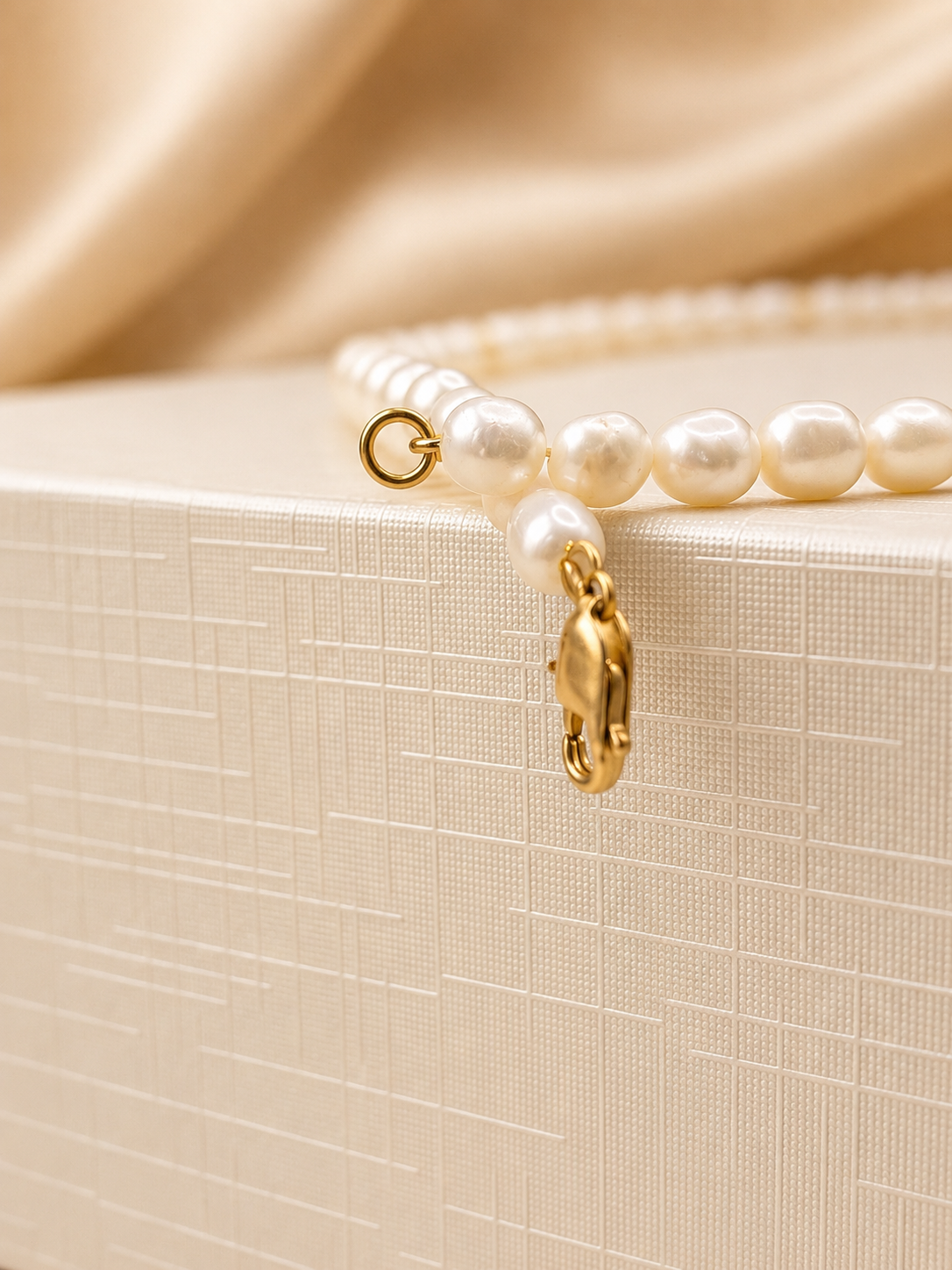 Collar de perla natural con broche oro 10k y bolitas gold filled