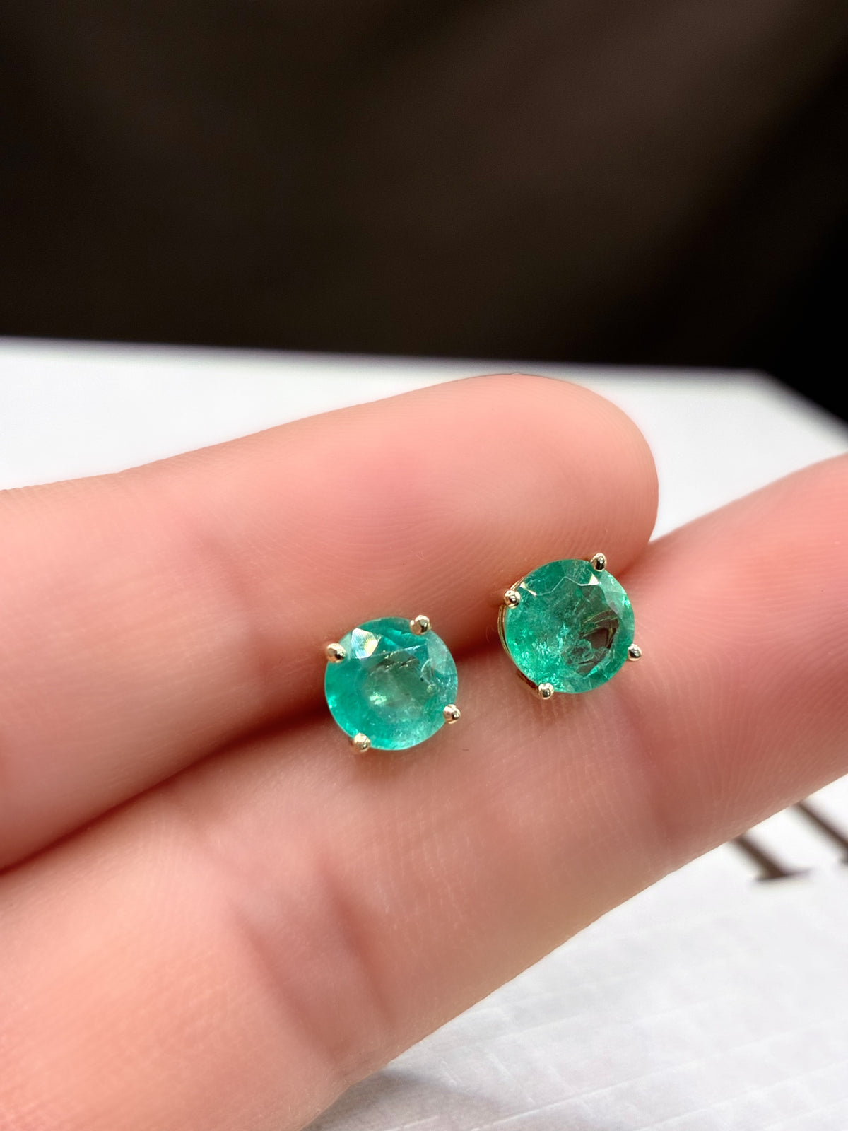 Aretes de esmeralda en oro 14k