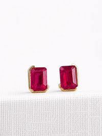 Arete de rubí medio biselado en oro 14k