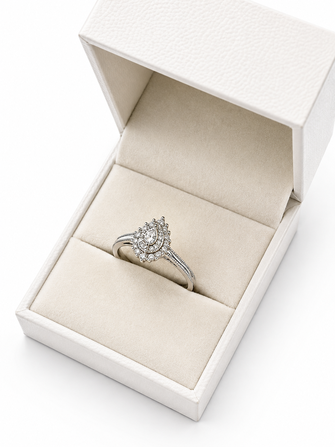 Anillo gota con diamantes en oro 14k