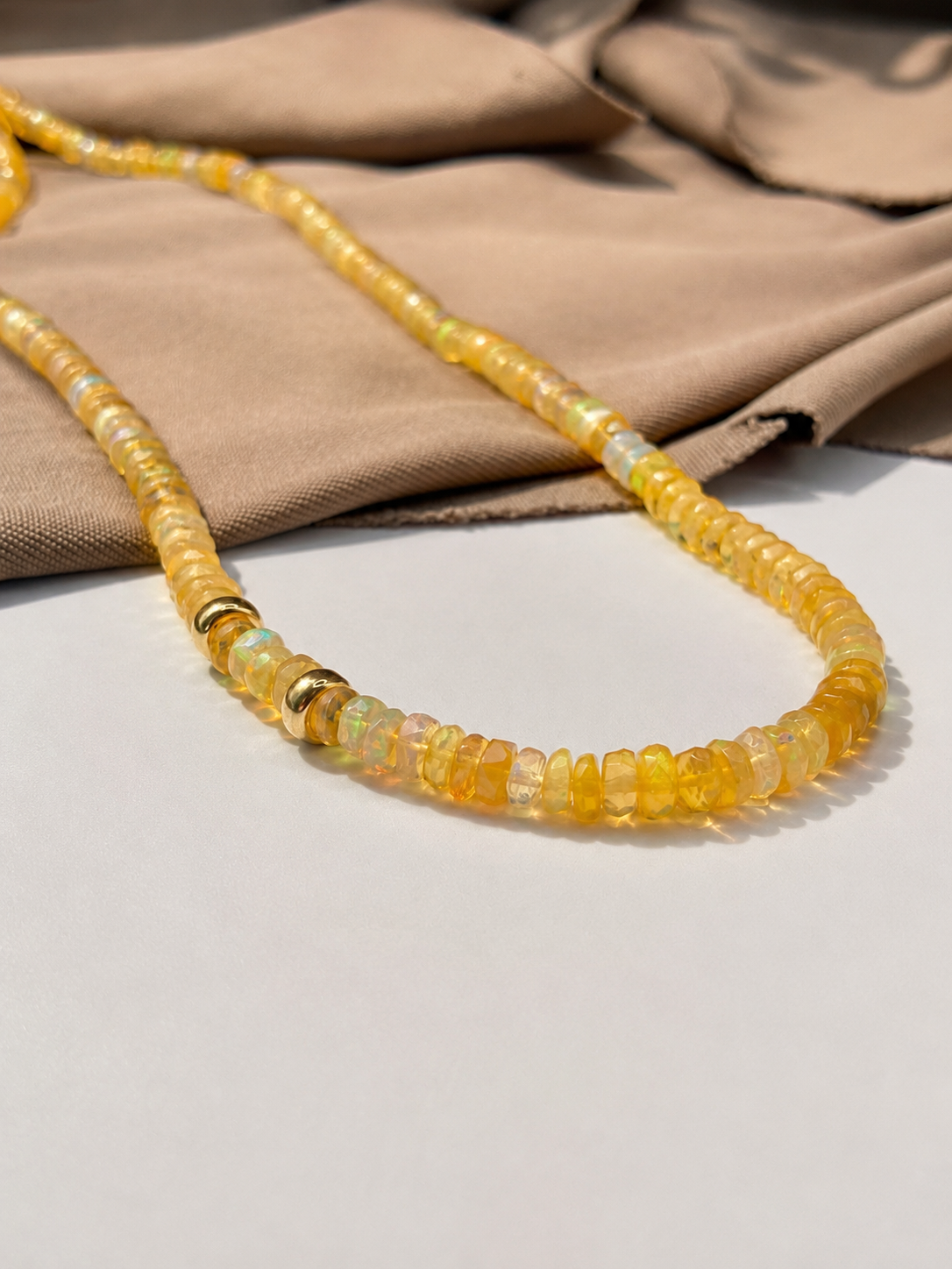Collar de ópalo con broche y extension oro 10k