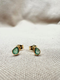 Arete gota de esmeralda