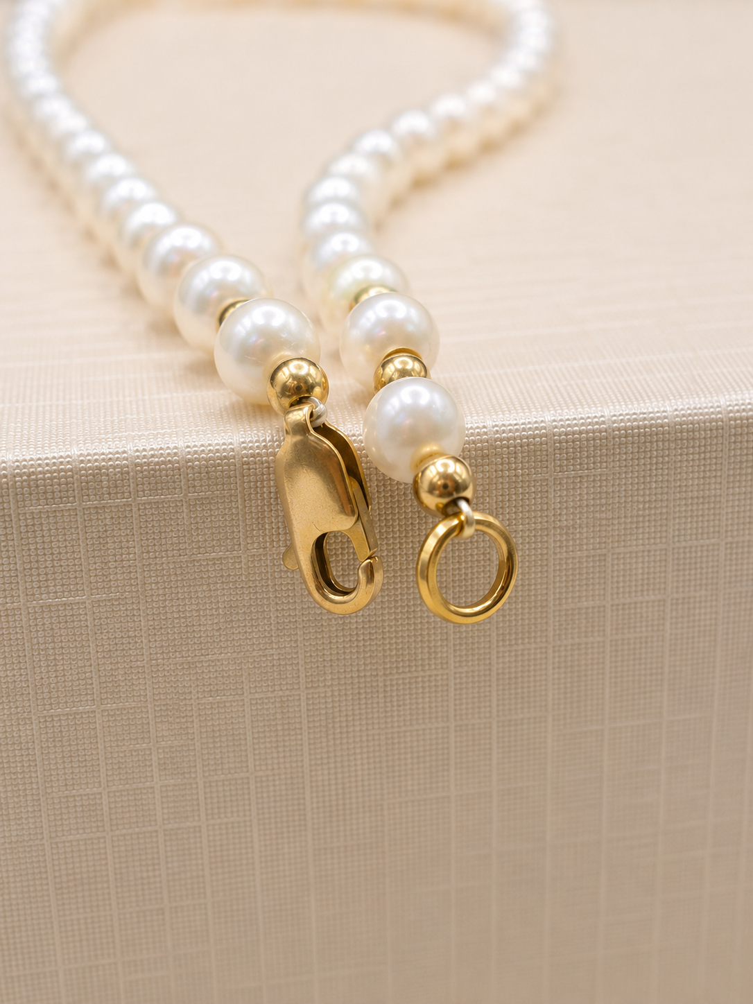 Collar de perla natural con broche oro 10k y bolitas gold filled