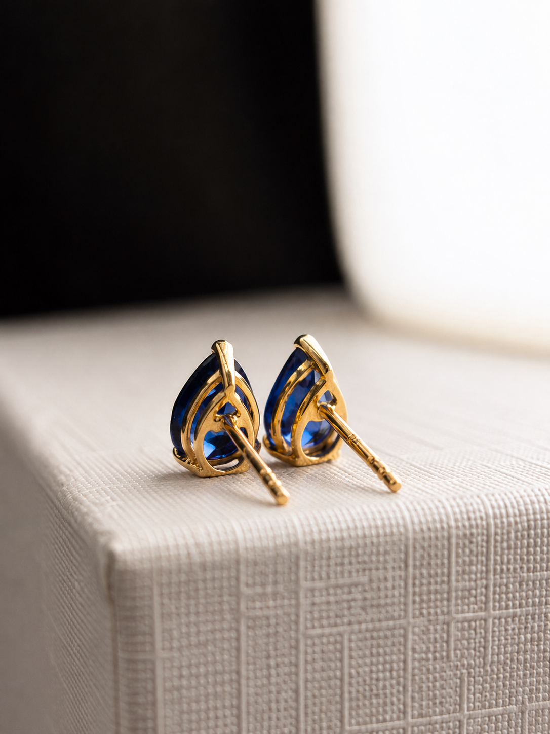Arete de gota zafiro en oro 14k