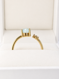 Anillo aguamarina y 3 diamantes en oro 14k