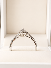 Anillo gota con diamantes en oro 14k