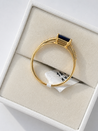 Anillo de zafiro con diamantes en oro 14k