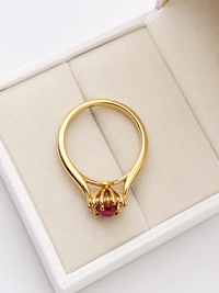 Anillo oval de rubi con halo de diamantes en oro 14k